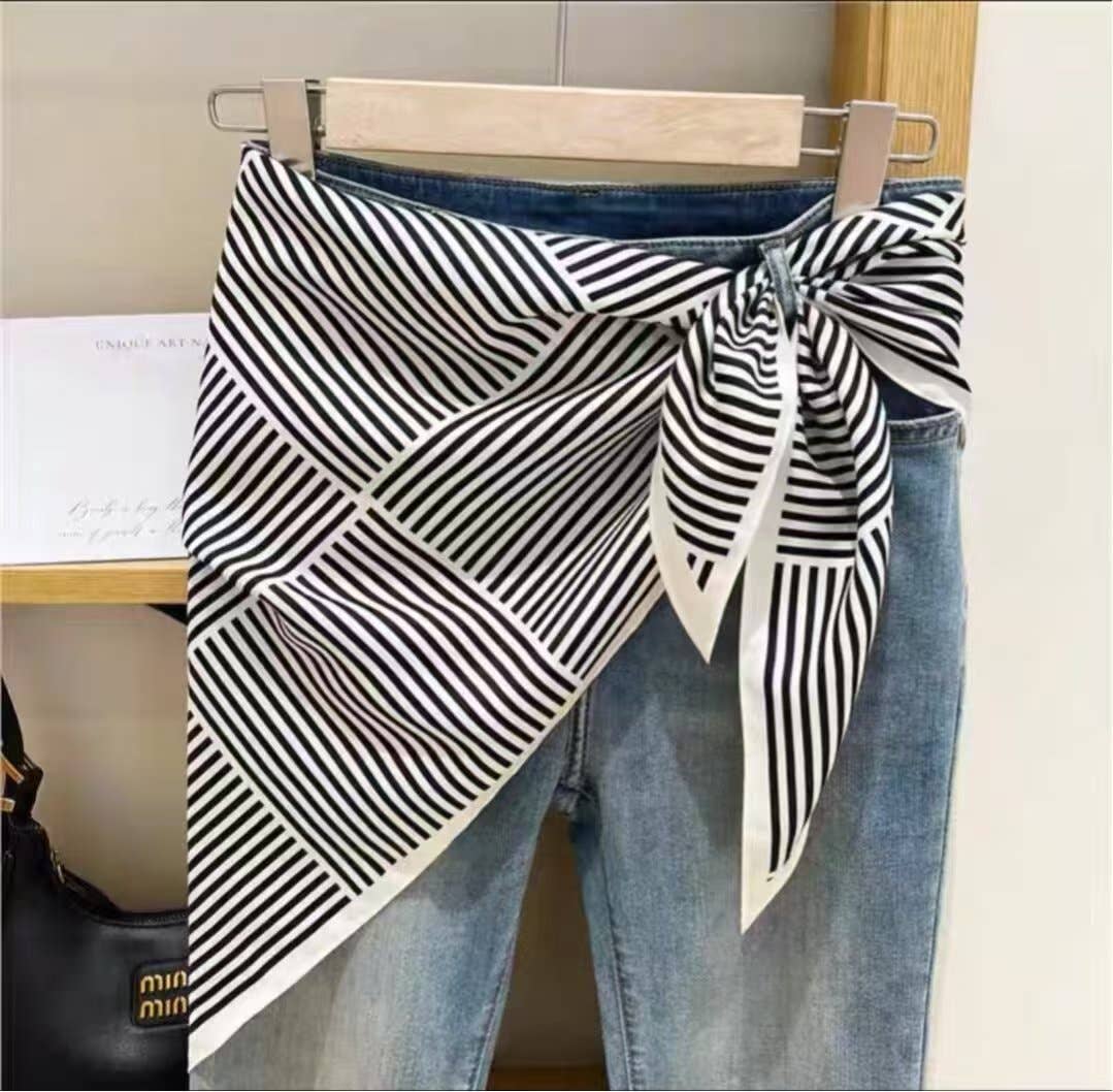 JC Sunny Fashion – wholesale Scarf – Women's – JC023328T Printed Triangle Scarf – Bandana Style Wrap / Shawl13