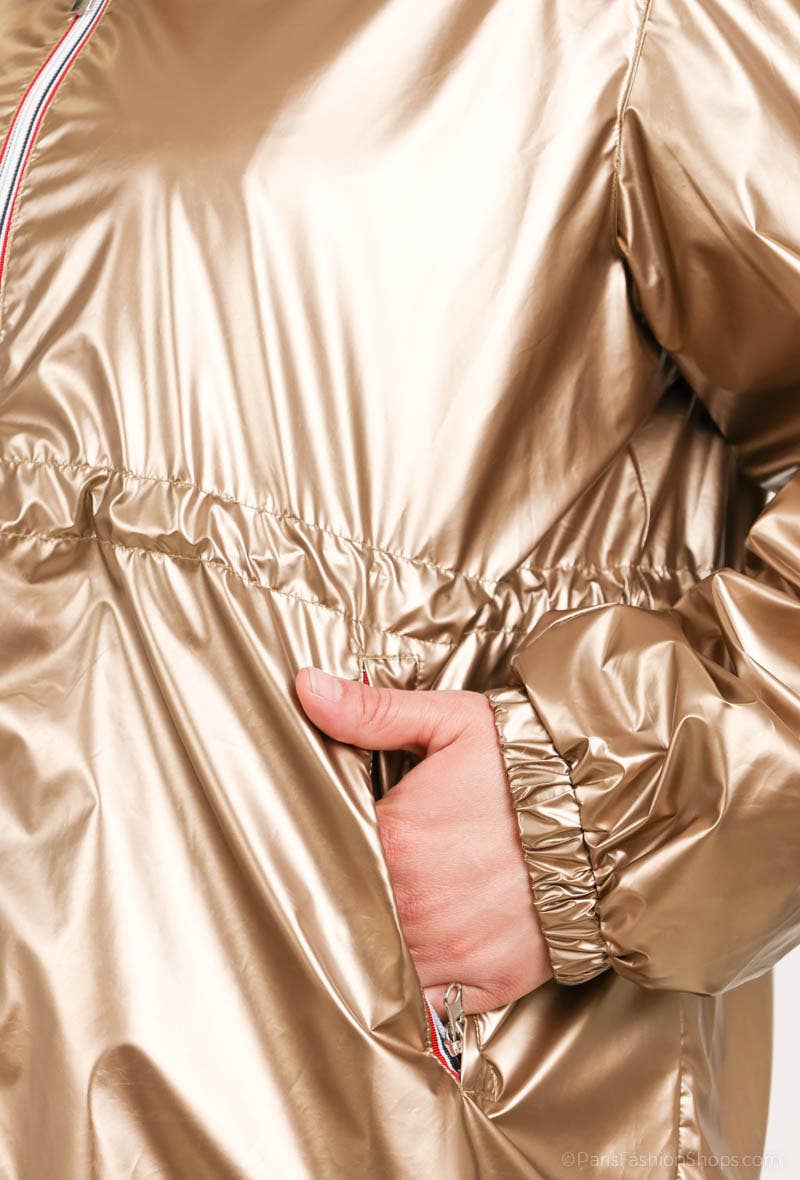 Attrait Paris - Venta al por mayor Cortavientos - Mujer - Cortavientos largo metálico con capucha y cremallera de colores Tallas grandes11