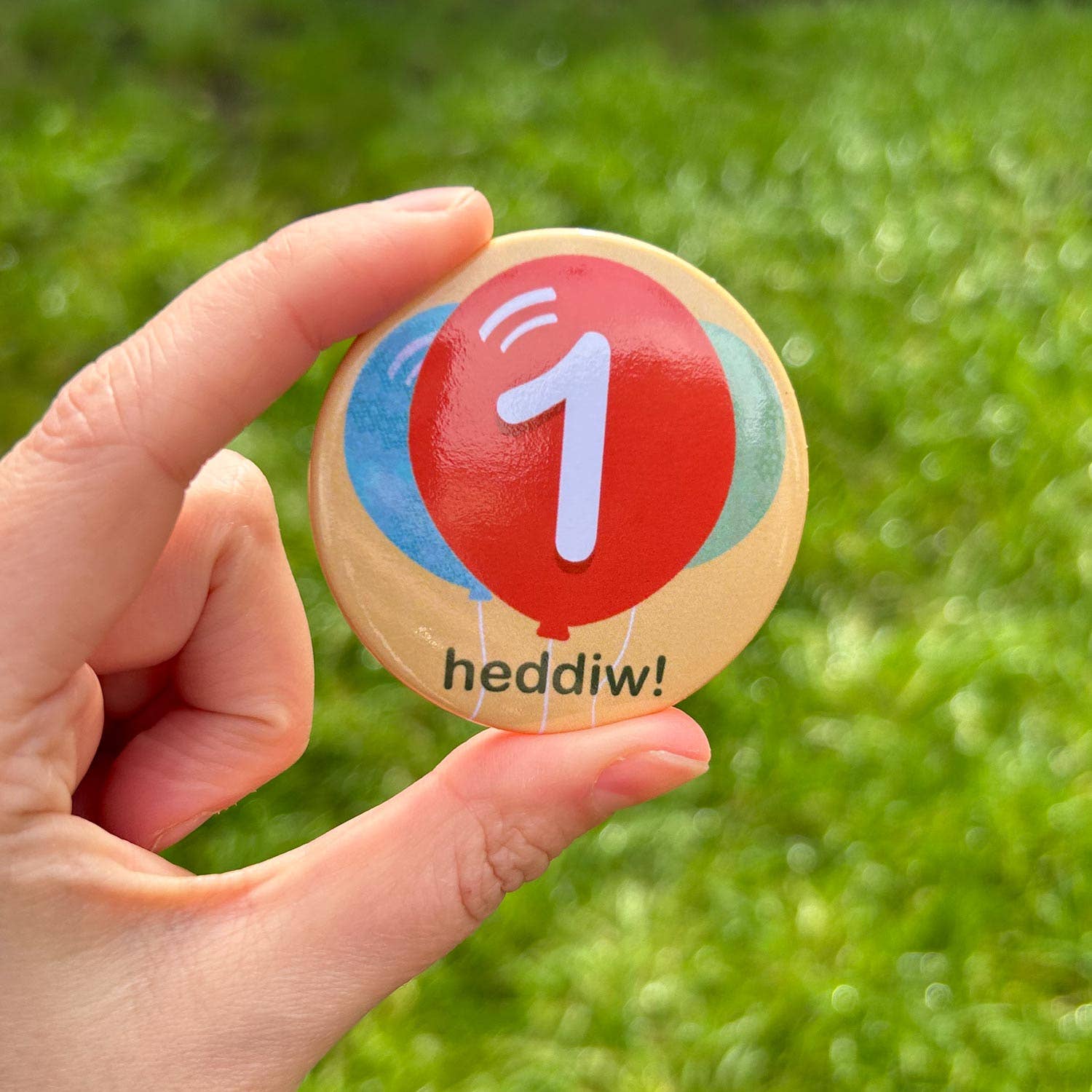 The Welsh Gift Shop - Wholesale Lapel Pin/Button - Badge / Pin  - Penbwlydd Hapus! Happy Birthday! Choose Age0