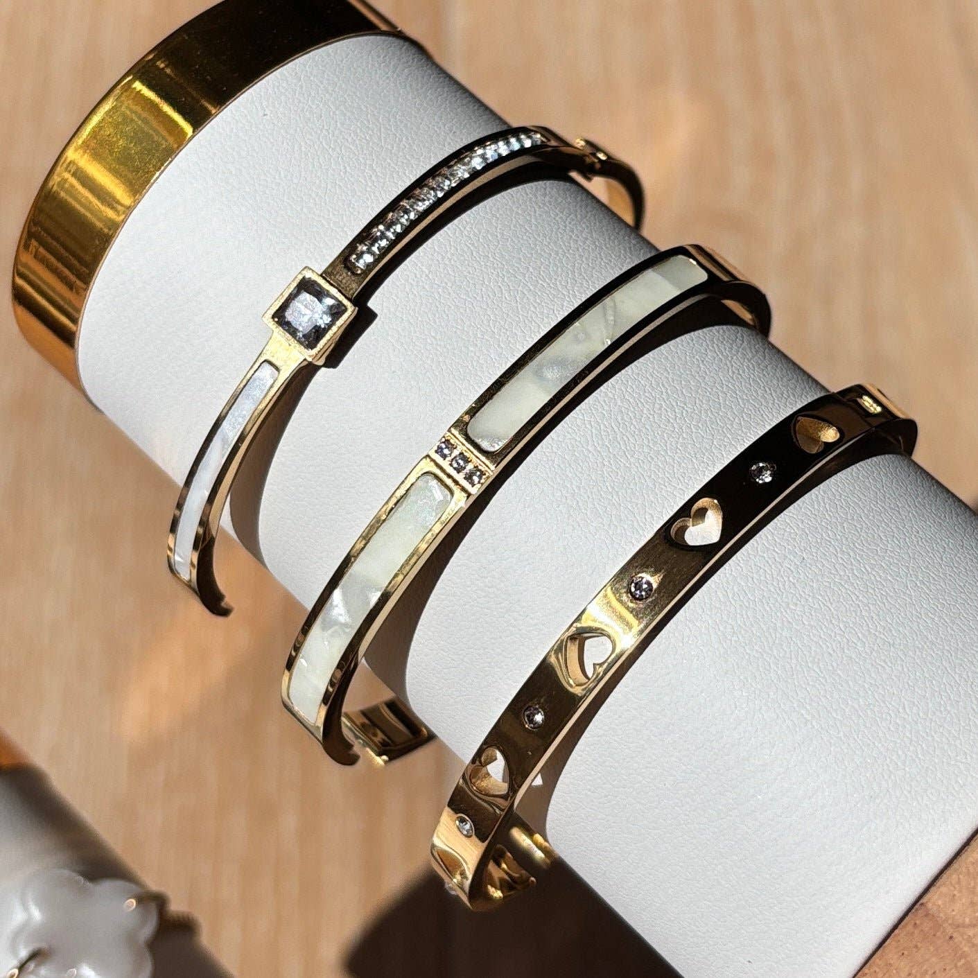 DUESTELLE ITALIA – Großhandel Manschettenarmband – MUTTERPERLE - Starres Armband aus Perlmutt4