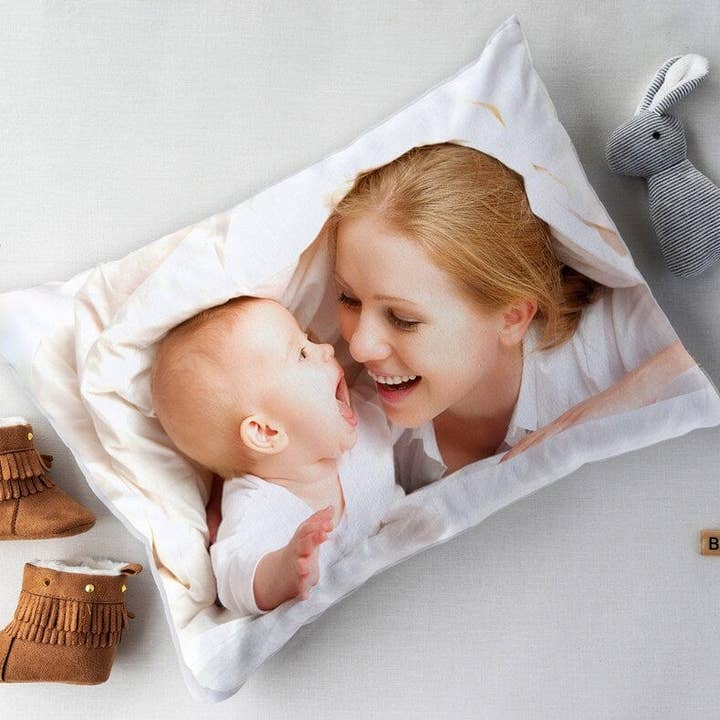 Taie d'oreiller personnalisée avec votre photo pour la vente par Monogramonline Inc.