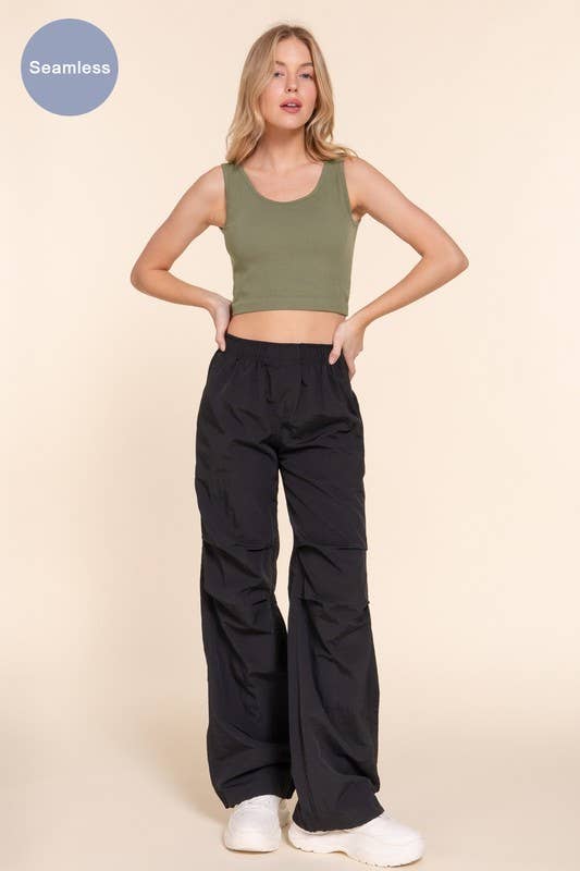 Active Basic | Active USA – Großhandel Strickoberteil – Damen – Rundhalsausschnitt mit BH-Cup Nahtloses Rippshirt15