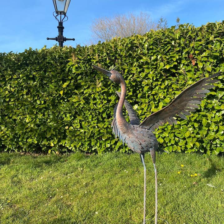 Marissa's Gifts - Wholesale Beeldje/beeldhouwwerk - Grote bronzen metalen reiger tuinsculptuur 107cm