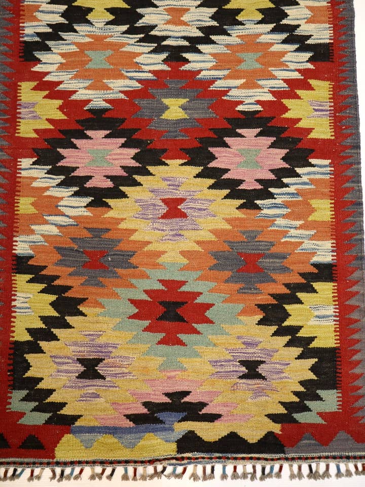 Tapis Kilim Afghan Maimana | 3' 3" x 5' 1" pour la vente par Rug the Rock