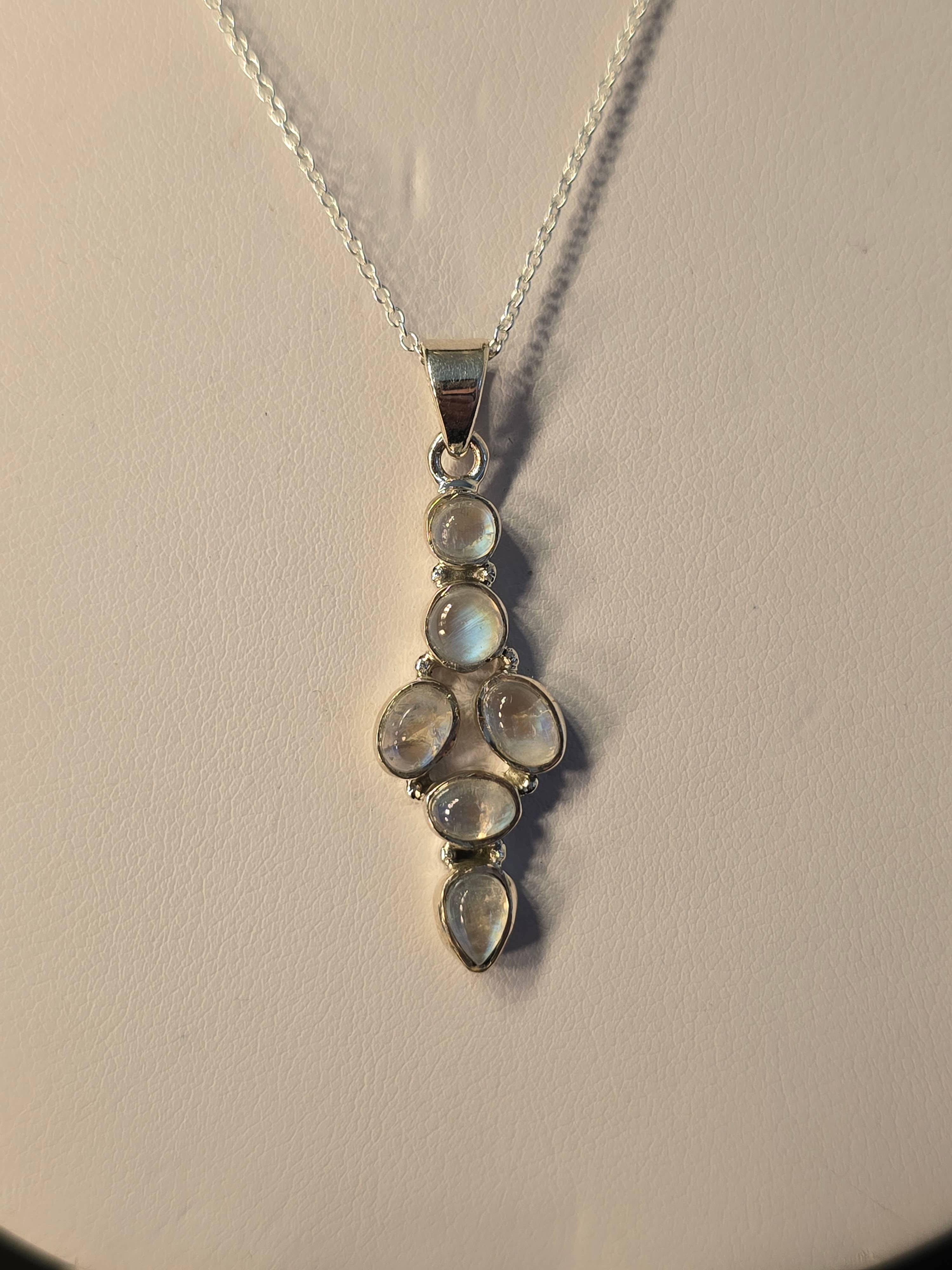Crystal Cove Minerals – wholesale Pendant/charm necklace – Moonstone Sterling Silver Drop Pendants and Chains3