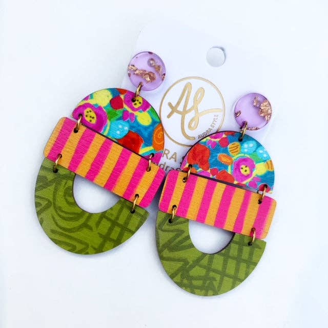 Bela - Boucles d'oreilles à motif zigzag olive à rayures et imprimé floral Vivi pour la vente par Audra Style