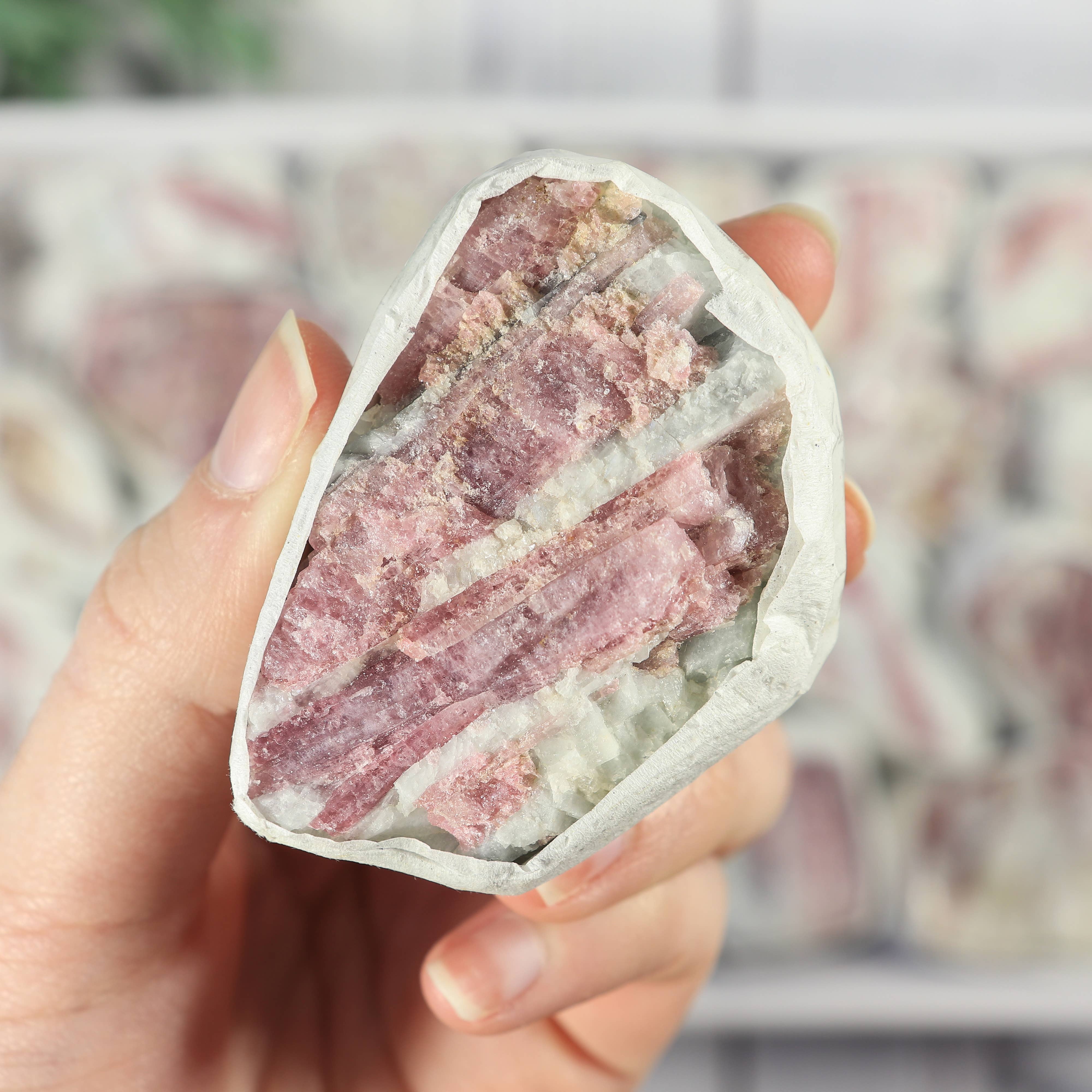 Natures Artifacts Inc - Vente Pierre et cristal de spiritualité - Plat en tourmaline rose - Cristal de tourmaline rose7