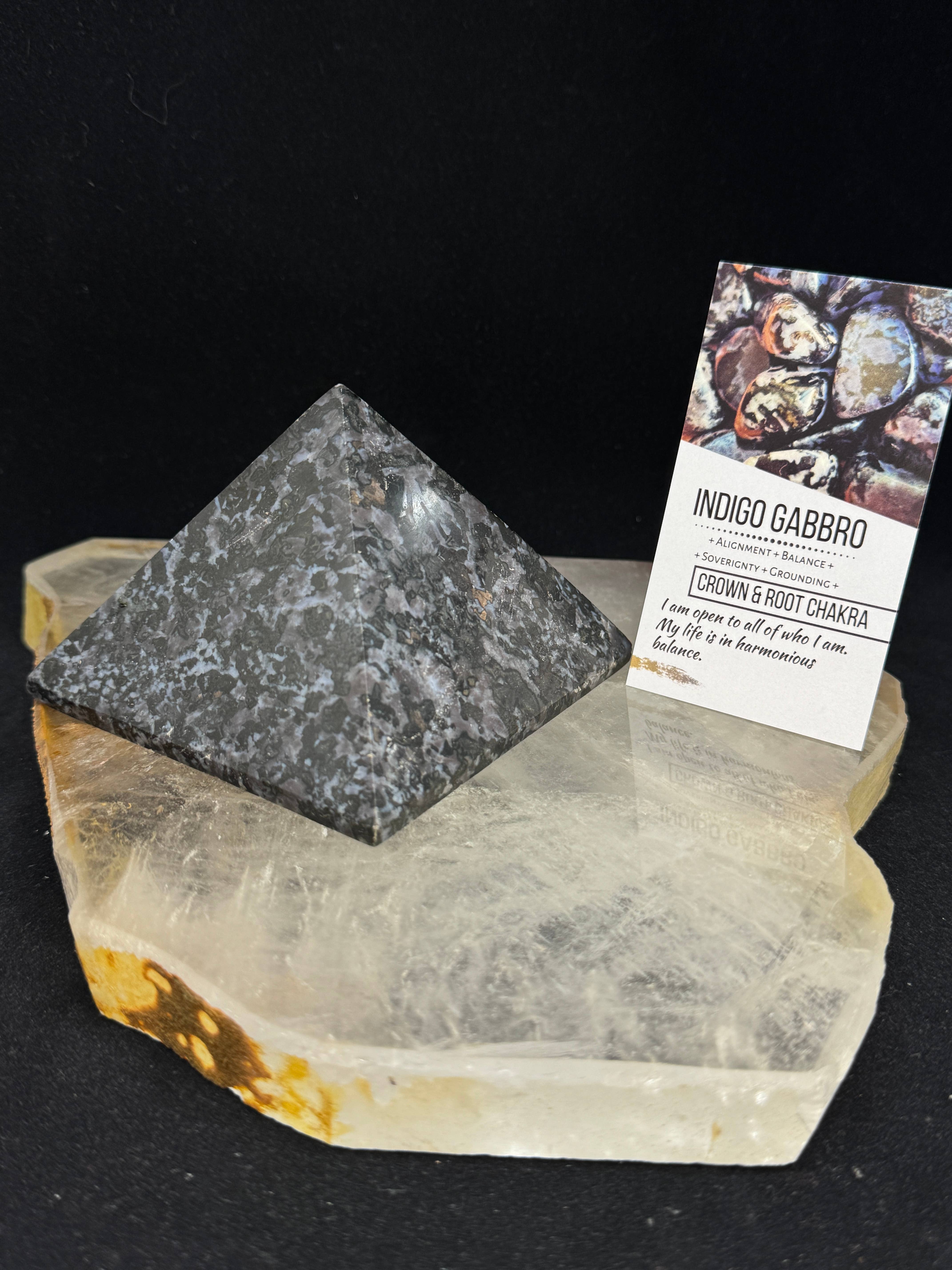 The 7 Directions – Engroshandel Spirituelle sten og krystaller – Indigo Gabbro pyramide energicenter F16D