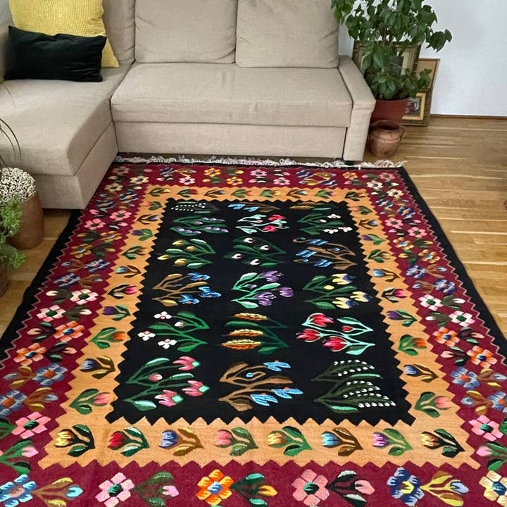 MADE WITH LOVE RO SRL - Vendita all'ingrosso Tappeto - Tappeto floreale olteniano bellissimo, tessuto a mano in lana Romania2