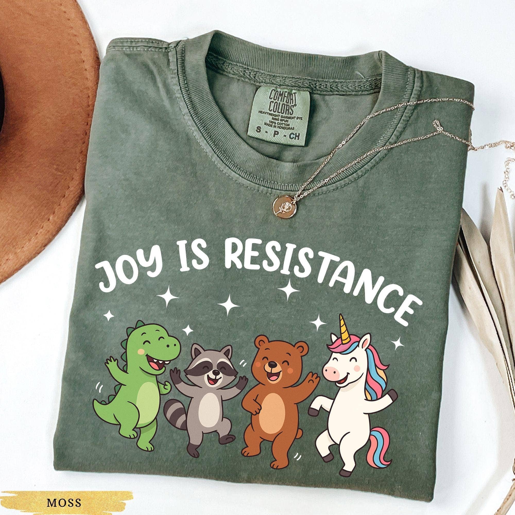 Glaime – wholesale T-shirt med logga - Dam – Comfort Colors Joy Is Resistance T-shirt, Portland Frog T-shirt4