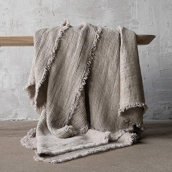 LinenMe - Wholesale Throw Blanket - Linen Throw With Fringes Natural Washed Waffle