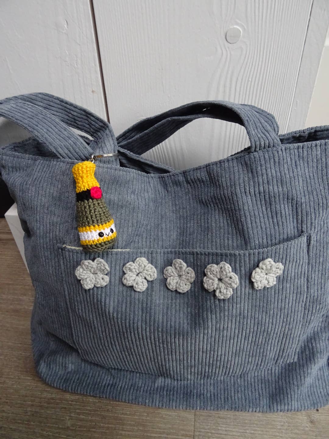 Knuffelsenzo - Wholesale Keychain - Women's - Champagne bottle keychain1