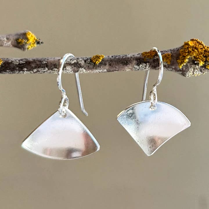 Fläktörhängen för wholesale av Britta Ambauen Jewelry