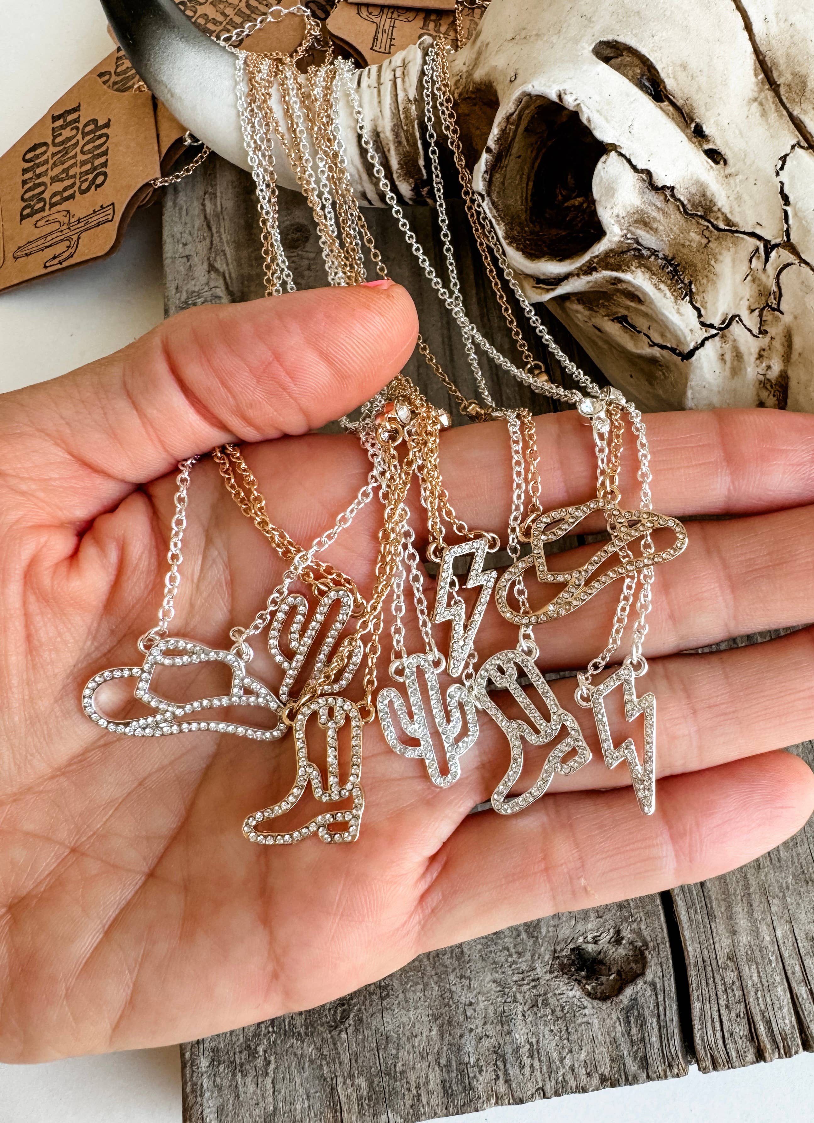 Boho Ranch Shop - Vente Colliers à pendentif - Collier Western Dainty en argent doré - bottes de cowboy, chapeau, nœud2