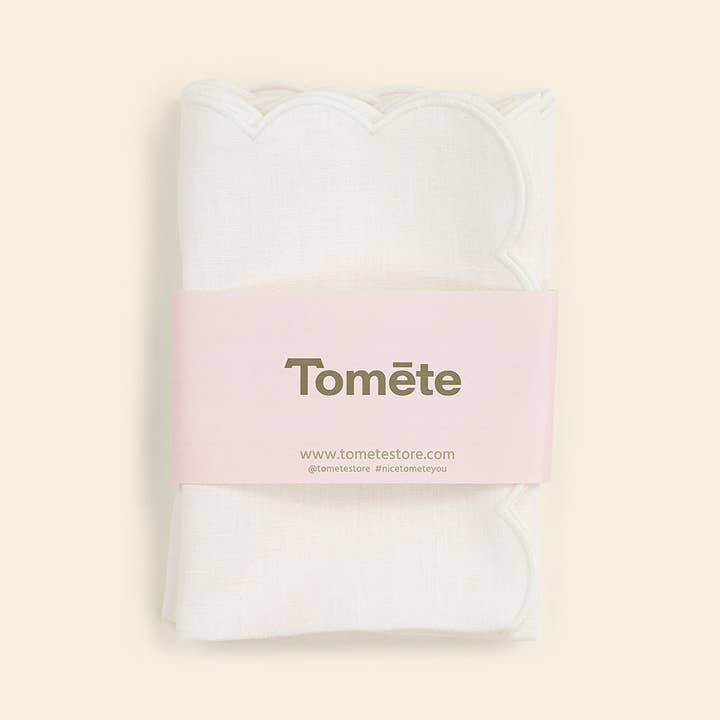 Scalloped white linen napkins (set of 2) for wholesale on Faire2