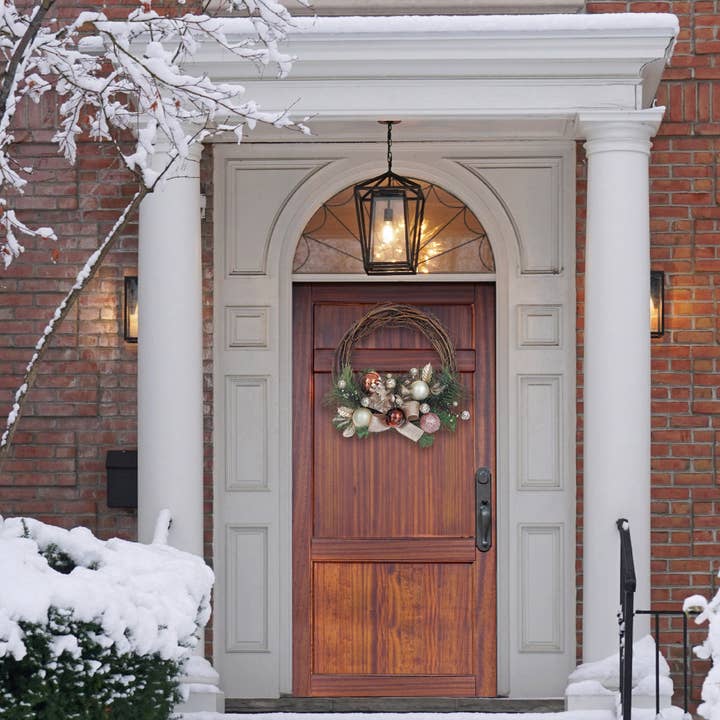 IH Casa Decor - Wholesale Wreath - RATTAN BOWS AND BALLS PINE WREATH1