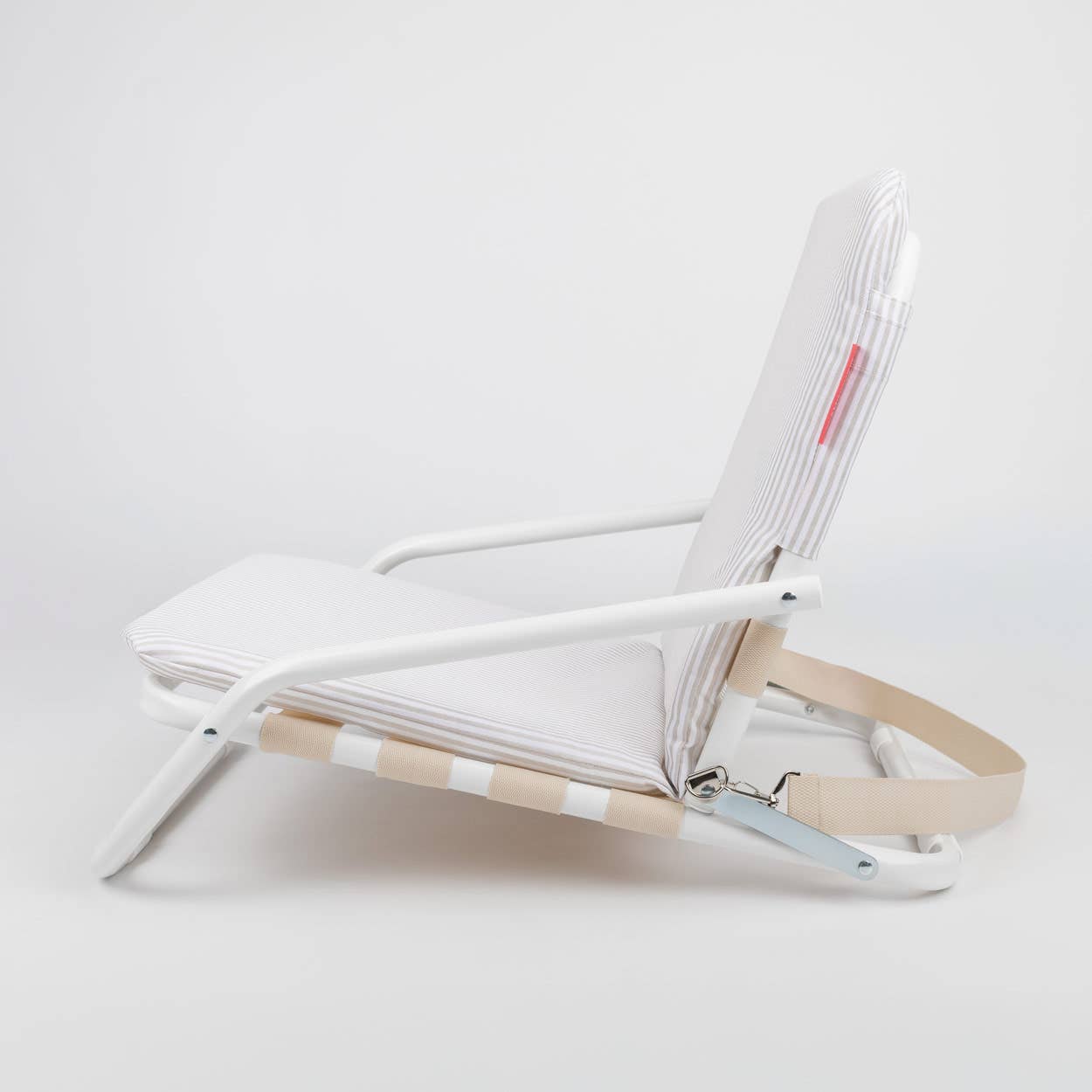 Flamingueo - Vendita all'ingrosso Accessori da spiaggia - Sedia da spiaggia pieghevole Eden con design a righe beige1