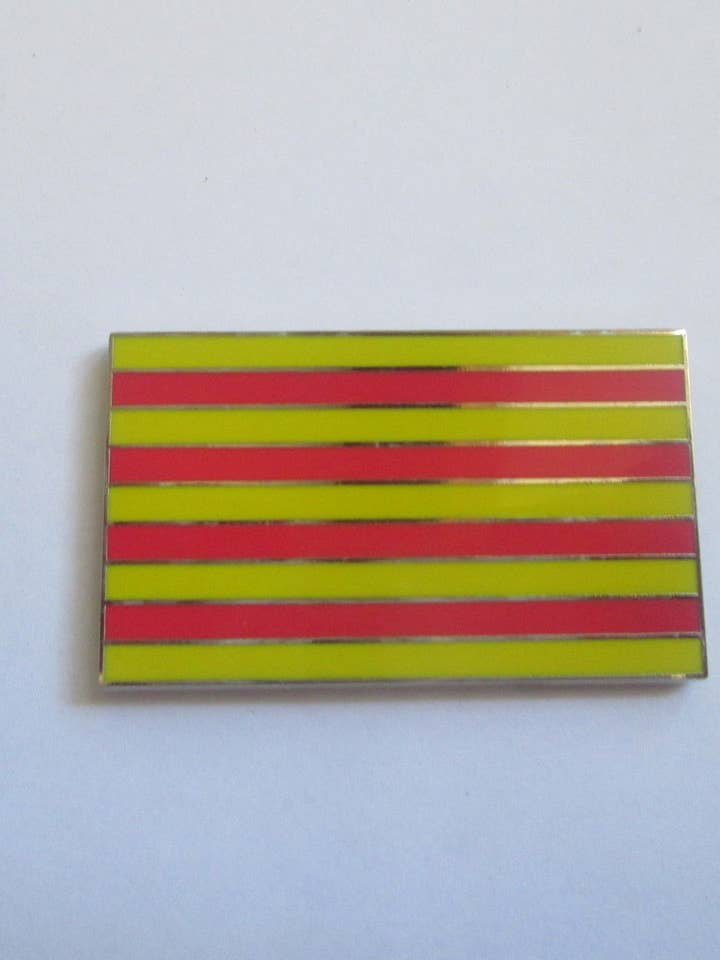 Distintivo catalano in metallo smaltato ideale per auto d'epoca per la vendita all'ingrosso da parte di jungle brands ltd