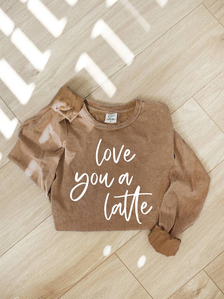 OAT COLLECTIVE – Engroshandel T-shirt med print - Dame – LOVE YOU A LATTE Mineralvasket langærmet grafik 6