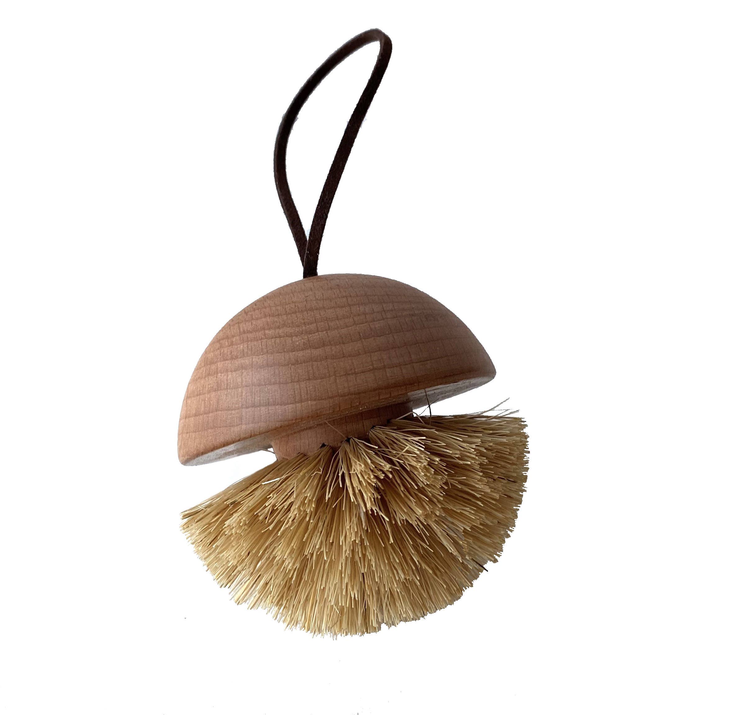 Born in Sweden AB - Wholesale Cleaning Brush - Wooden Pan Cleaning Brush1