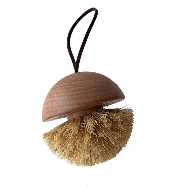 Born in Sweden AB - Wholesale Cleaning Brush - Wooden Pan Cleaning Brush1