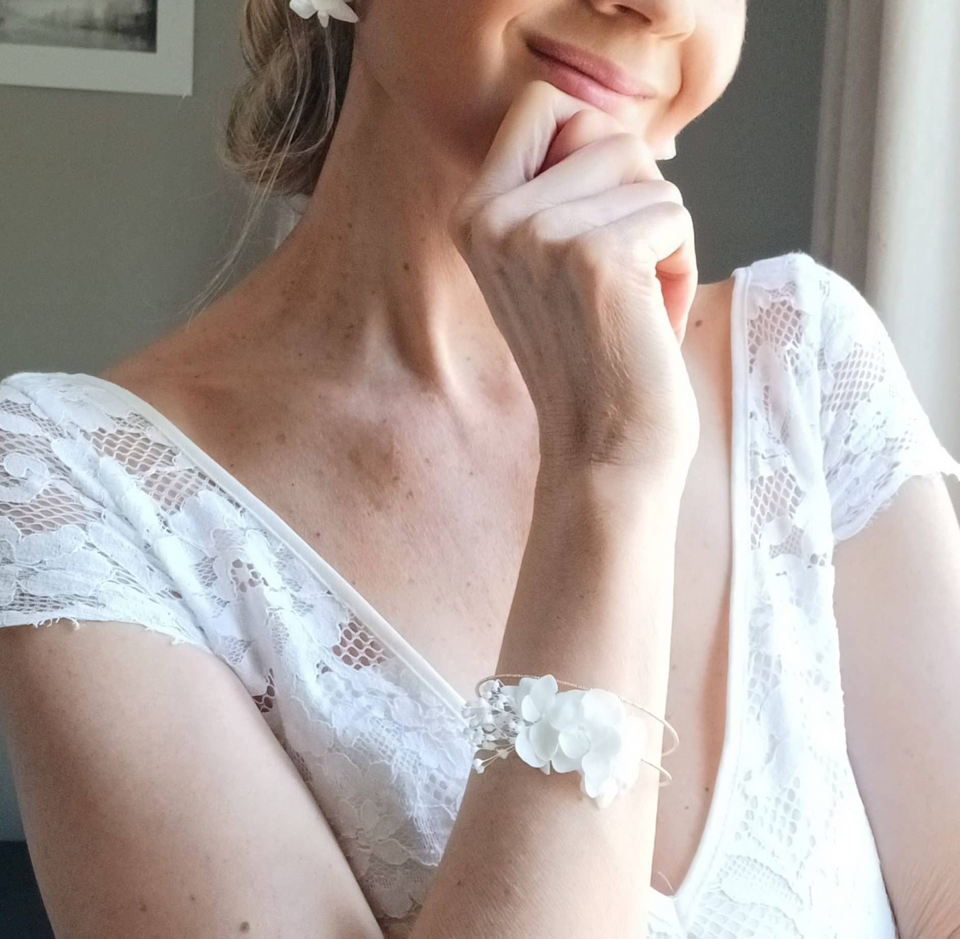 L'atelier du 6 - Wholesale Charm/Dangle Bracelet - Ania- White Flower Wedding Bracelet- Double Cuff2