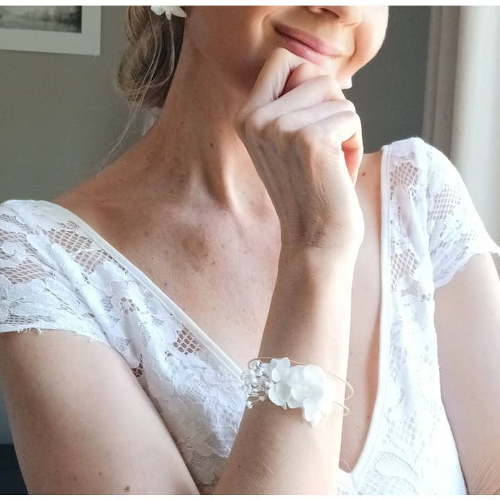 L'atelier du 6 - Wholesale Charm/Dangle Bracelet - Ania- White Flower Wedding Bracelet- Double Cuff2