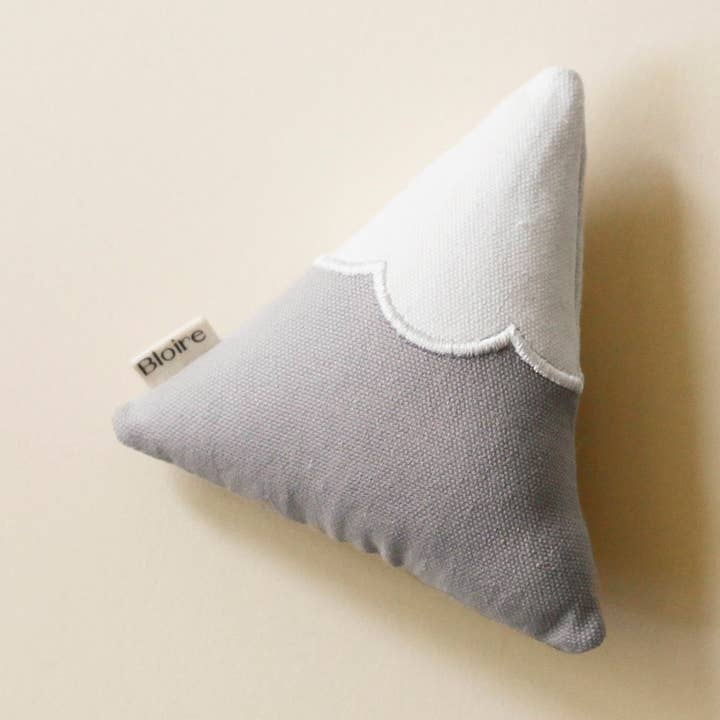 Cat Toy Snowy Mountain for wholesale by Bloire