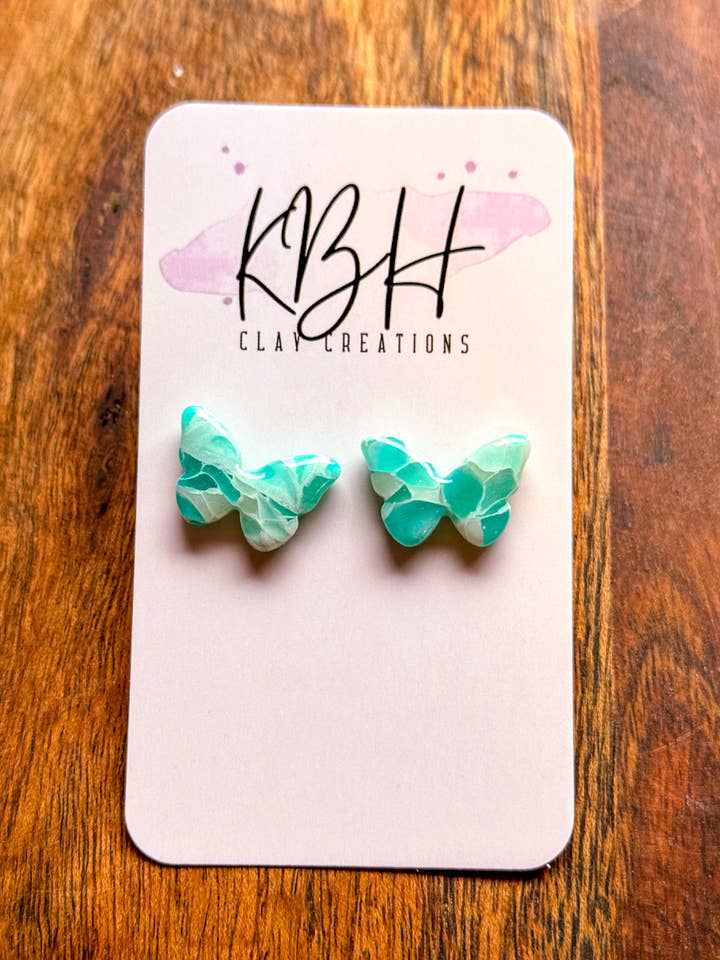 Blå Marmor Fjäril Stud Handgjorda Lera Örhängen för wholesale av KBH CREATIONS