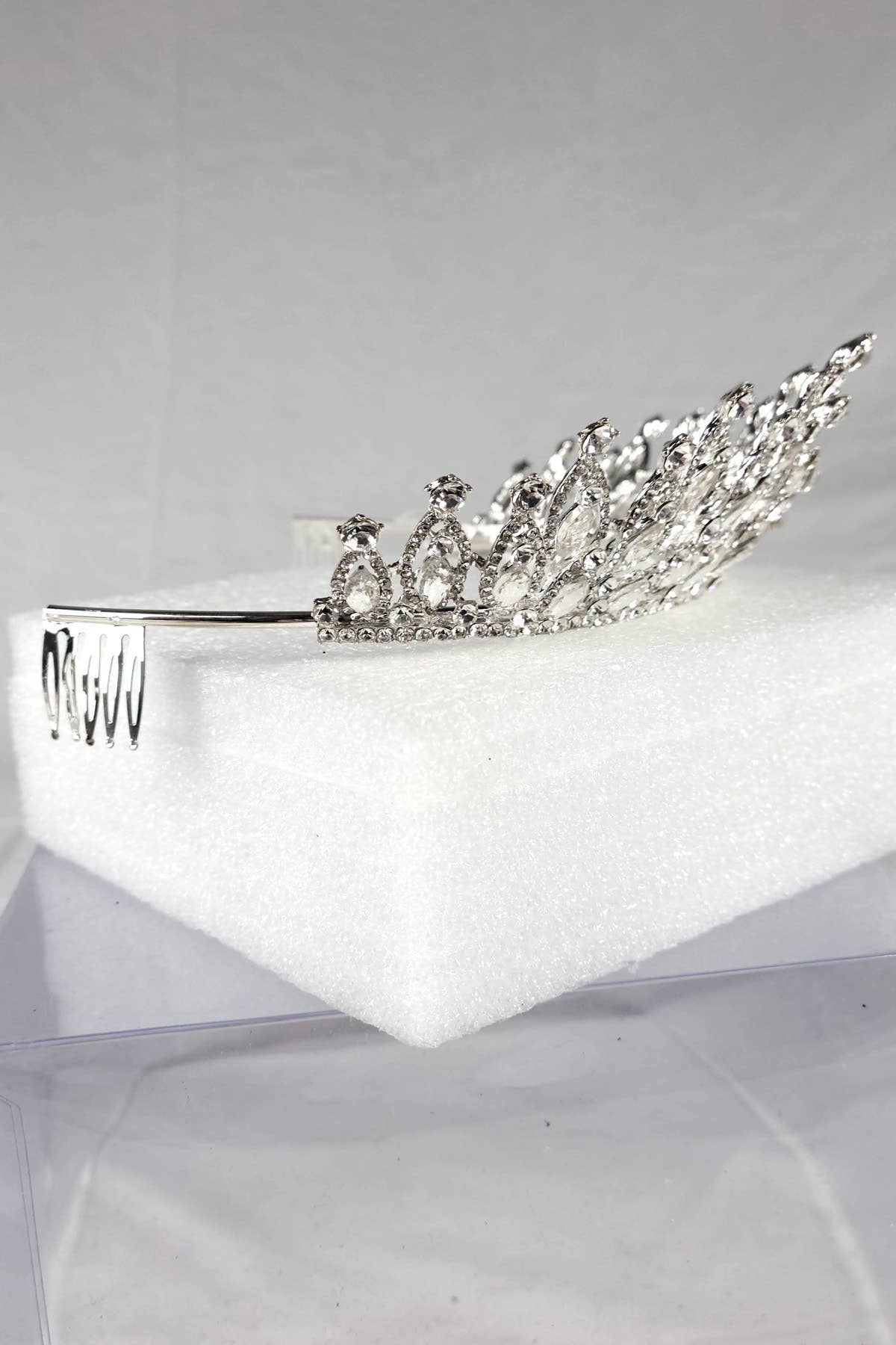 Chicas - Wholesale Tiara - Women's - Tiara with jewel rhinestones, one size fits all HT9747