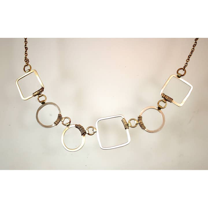 Elegante Ketten-Halskette aus Messing und Sterlingsilber, komplett handgefertigt. für den Großhandel von Whitney Designs Ltd.