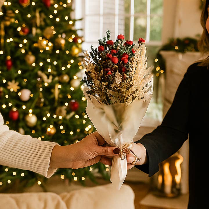 Giften Market - Wholesale Dried/Pressed Flowers - Holly Dried Flower Mini Bouquet - Hostess Gift for Holidays0