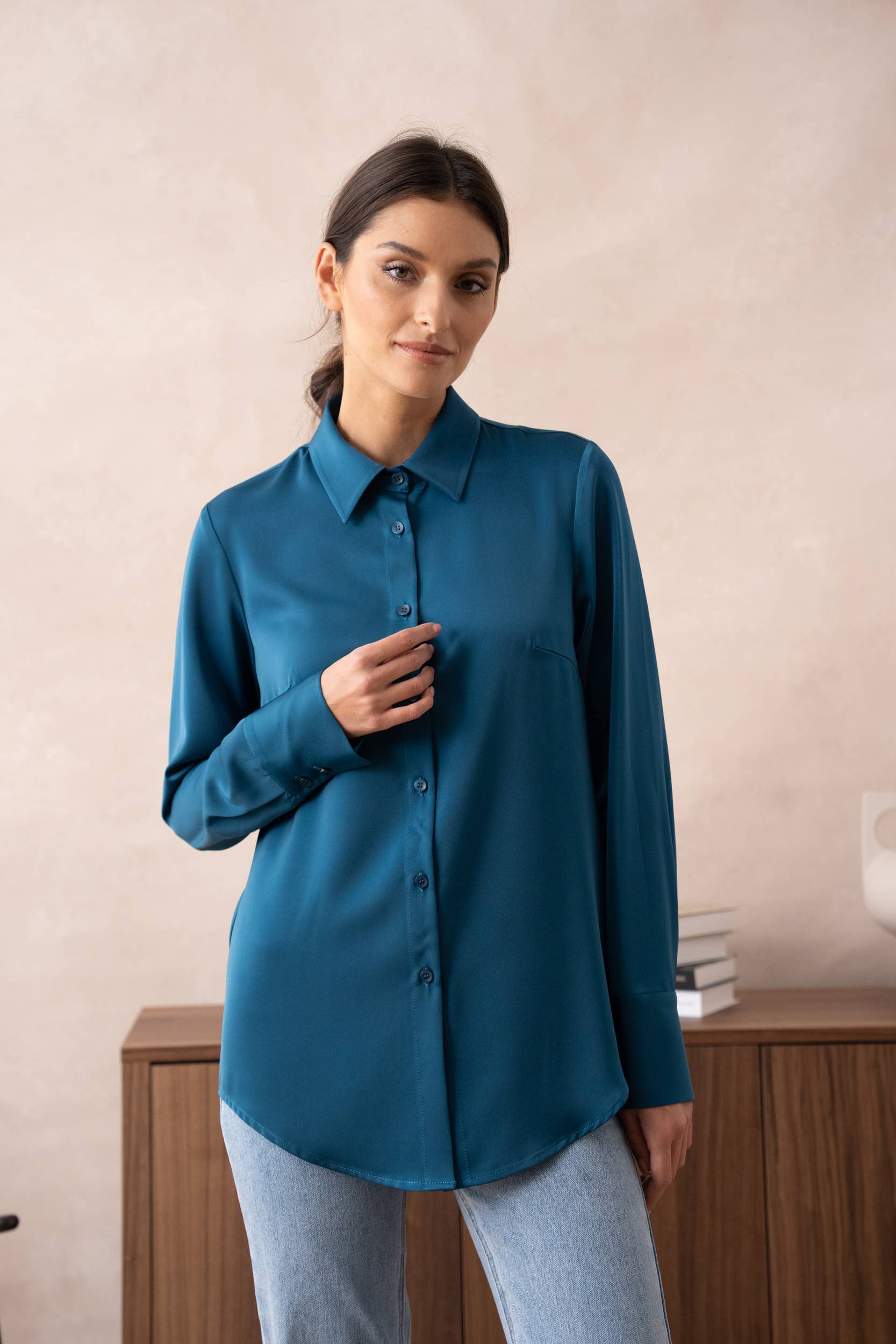 Attentif Paris - Wholesale Button Down Shirt - Women's - Satin shirt with classic notched collar37