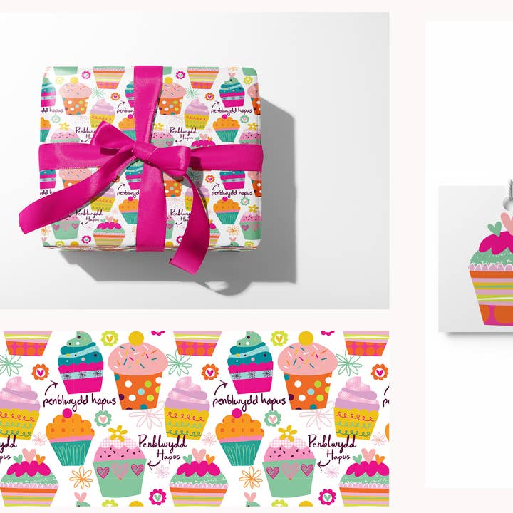 Emballage plié avec étiquette cadeau Cupcake pour la vente par Designs by flo