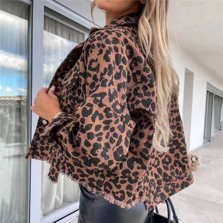 LEOPARDO Chaqueta vaquera con estampado de leopardo para mujer de venta al por mayor en Faire