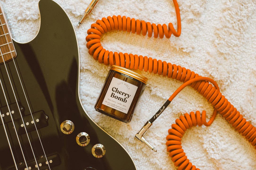 Shy Wolf Candles – Großhandel Kerze im Glas / gefüllte Kerze – Kirschbombe1