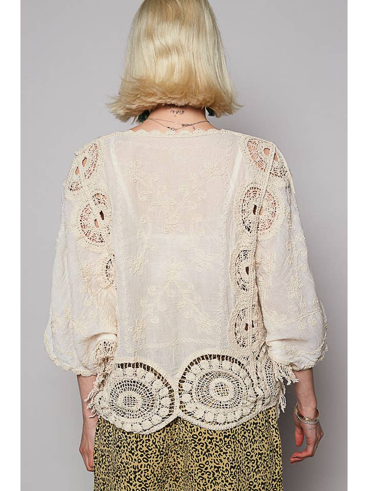 NATUREL Haut à manches courtes avec broderie florale et col rond en vente sur Faire5