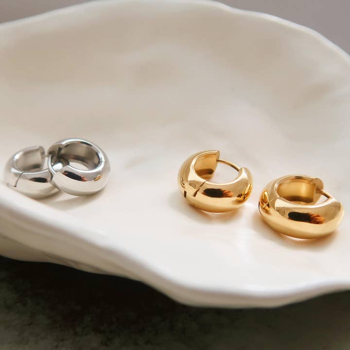 Flânerie by MAIQ - Wholesale Hoop Earrings - Blandine 18K Non-Tarnish Small Classic Hoop Earring