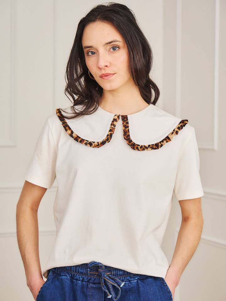 T-shirt con colletto alla Peter Pan oversize e rifinitura leopardata PT2509 per la vendita all'ingrosso da parte di Pépouz' Paris