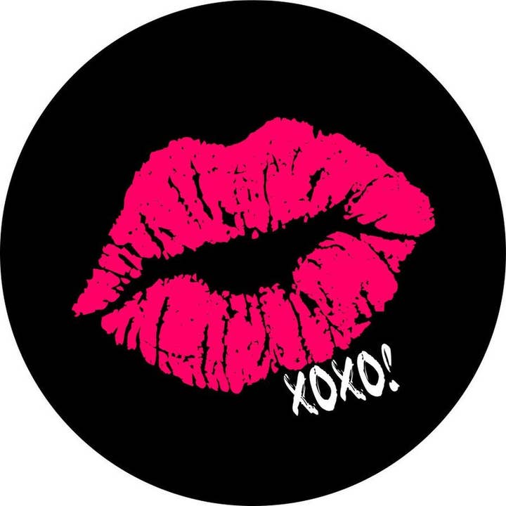 Kiss Lips XOXO Reserveradschutz, Rosa für den Großhandel von Dirty Acres