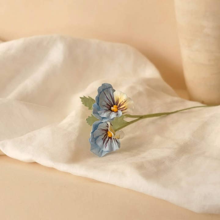 Flowrette – wholesale Konstgjorda blommor – Blå papperspenséer1