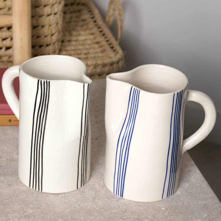 Bohome Living - Wholesale Carafe - Earthenware carafe with fine stripes - Black1