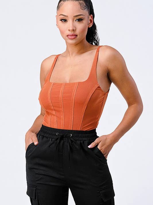 PT41118E-W_TRENDY GERIBBELDE RUGLOZE RITS-TANK BODYSUIT voor wholesale door PRIVY