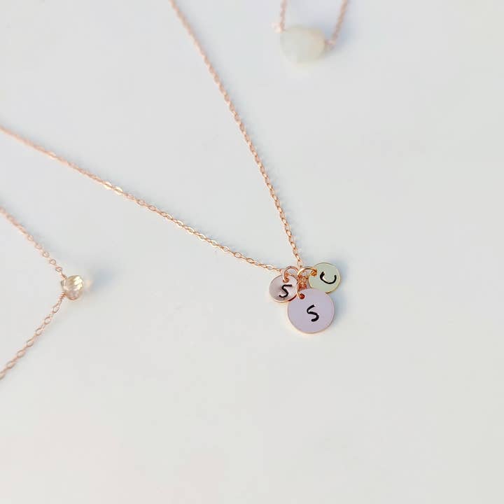 SEQAY – Großhandel Individueller Charm/Anhänger – Personalisierte Roségold Filled Plättchen Anhänger mit Initialen9