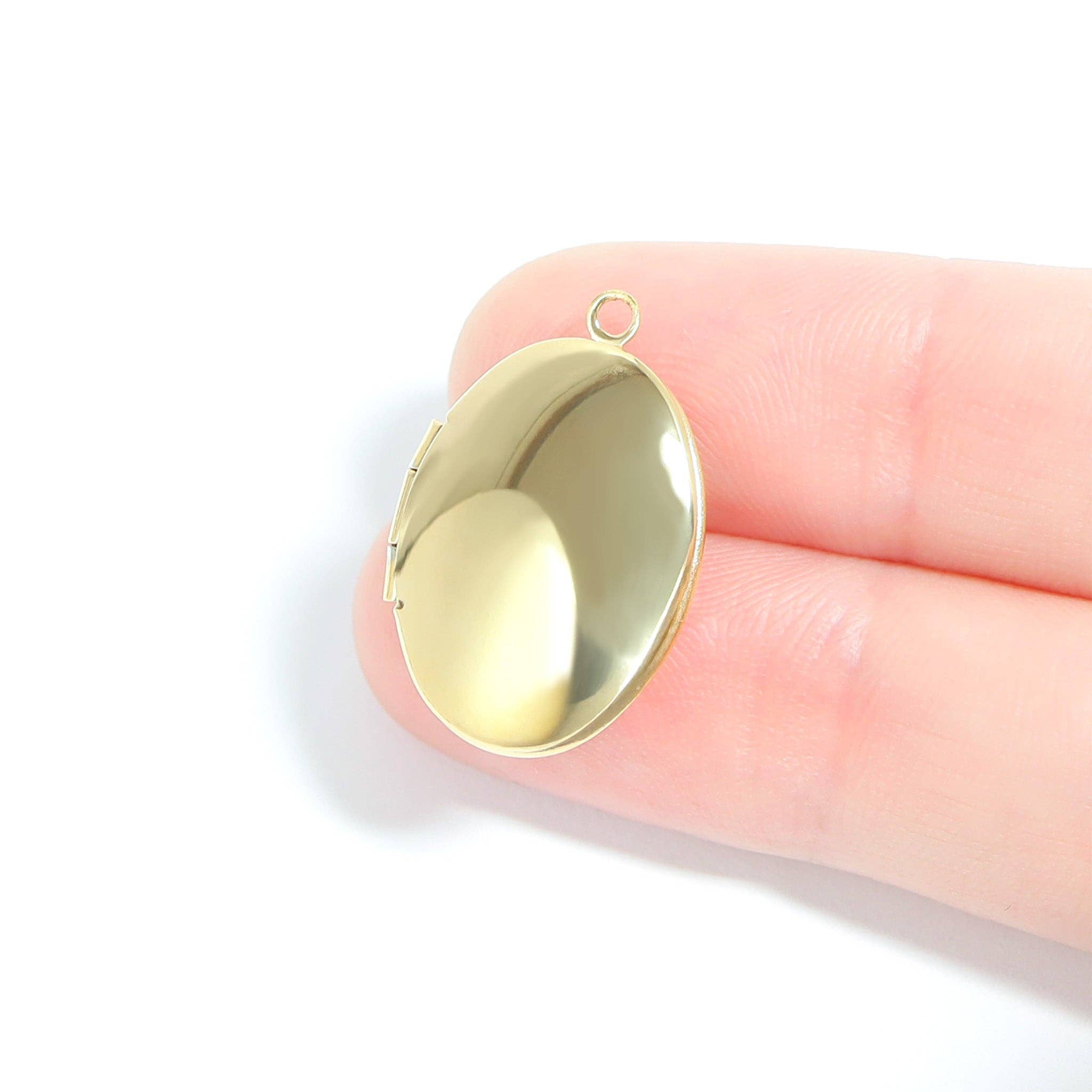 WJW - Wholesale Locket Necklace - Small - 18K Gold PVD Stainless Steel Oval Locket9