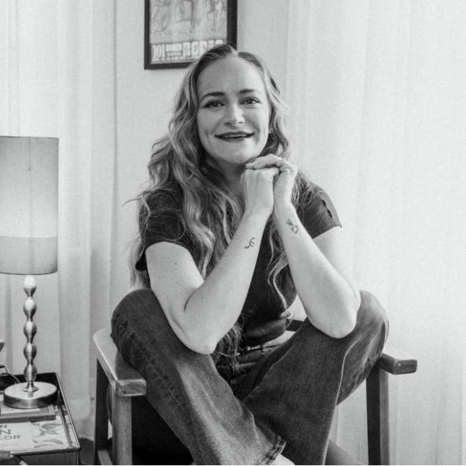 The Outlaw Oracle - Wholesale Tarot Cards - The Outlaw Oracle's Honky Tonk Tarot Colorin' Book - Rebel T14