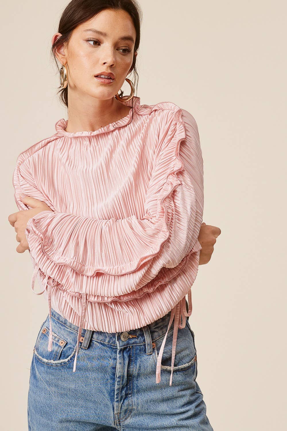 Quartz Rose Blouse à manches longues plissée avec accents à volants en vente sur Faire1