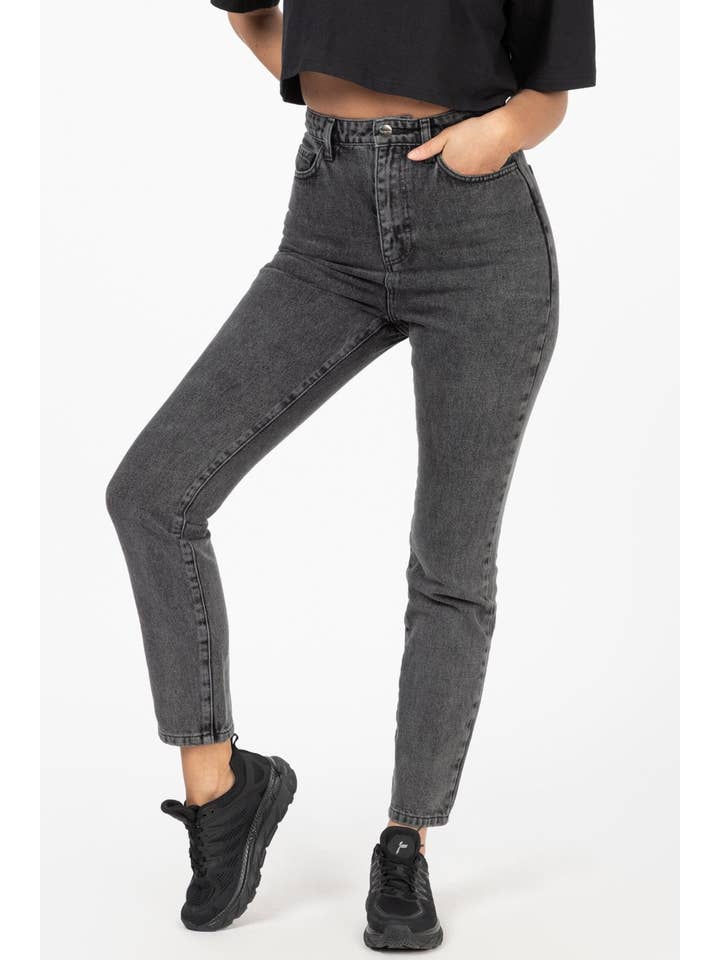 Famme – Engroshandel Jeans - Dame – Højttaljede mom-jeans med lige ben til kvinder