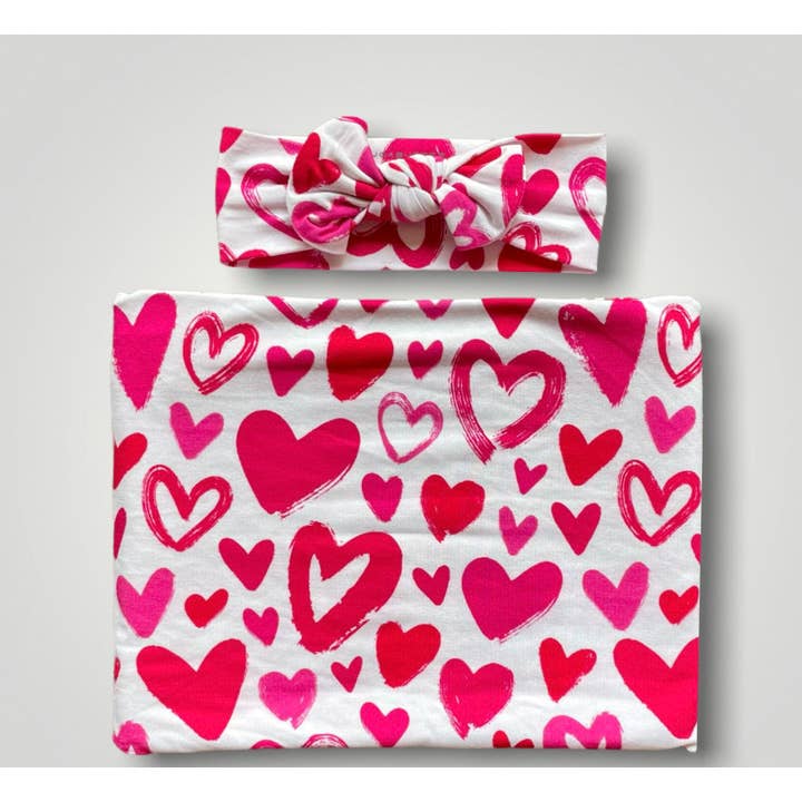 Ensemble emmailloter et serre-tête « All you need is love » d'ESTHER pour la vente par Snugabutter LLC