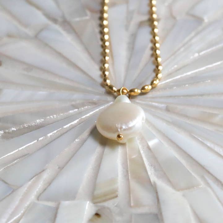 Baroque pearl medium with olive chain for wholesale by Mein Mantra